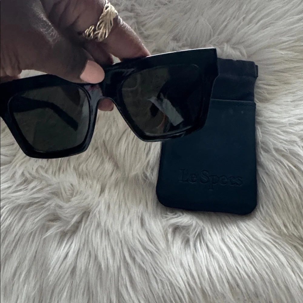 NEW LISTING! Le Specs black Sunglasses - Picture 5 of 5